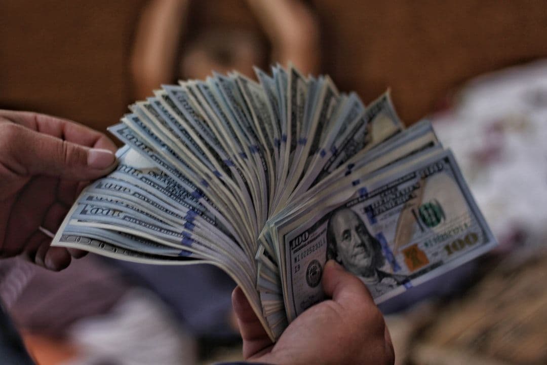 7 Passive Income Ideas That Replaced My 9-to-5 — No Investment, No Degree, No Cap
